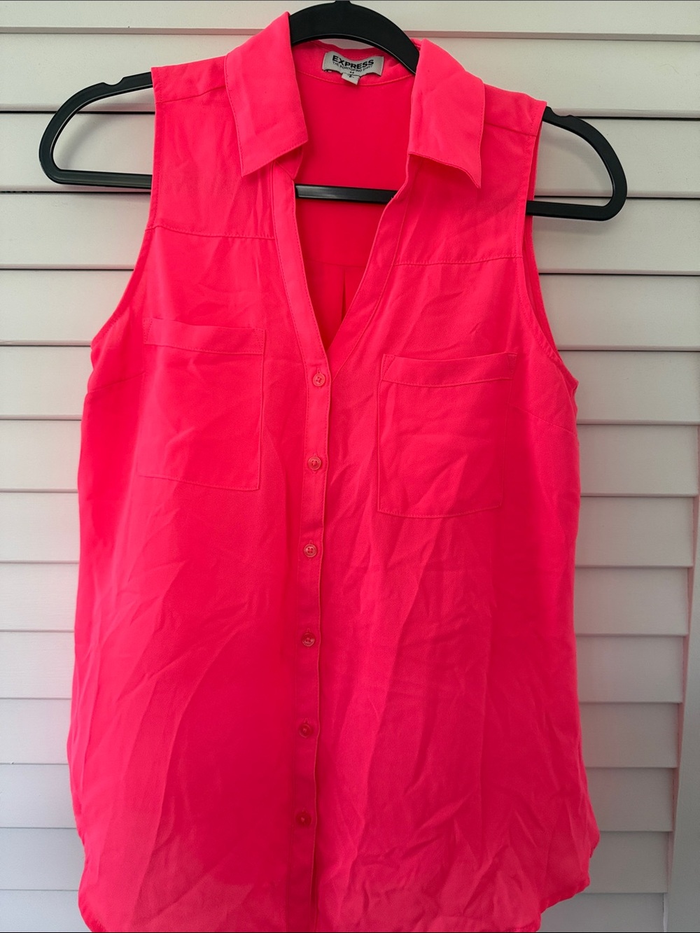 Express Portofino Sleeveless Button-Down Shirt - Neon Pink